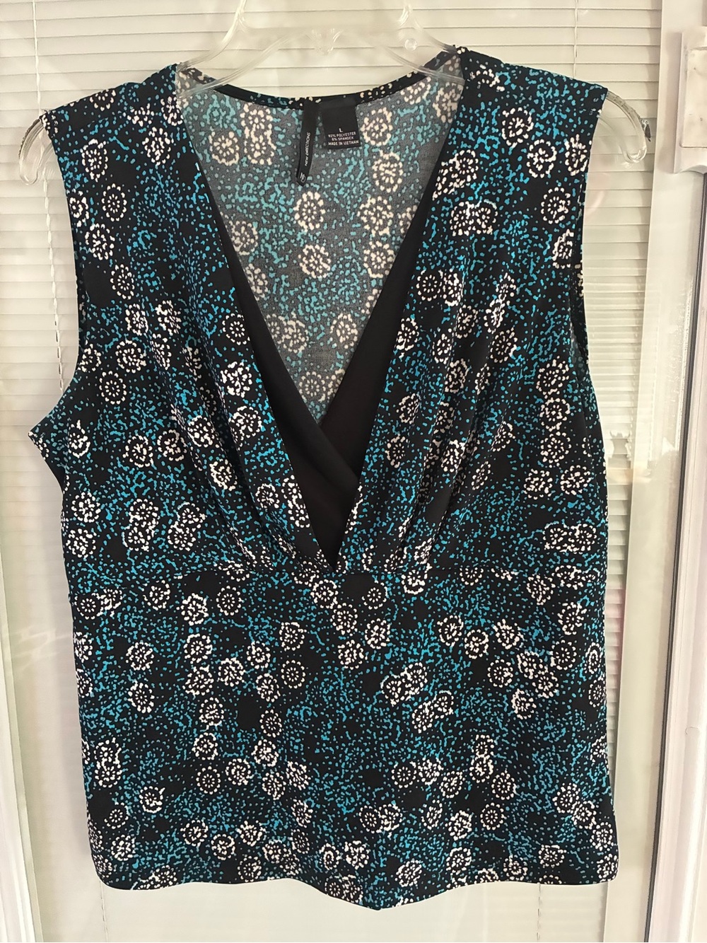 new directions Teal, Black & White Sleeveless V-Neck Blouse